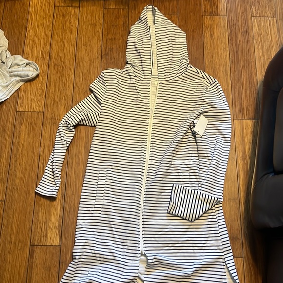 Hang Ten - Picture 1 of 5